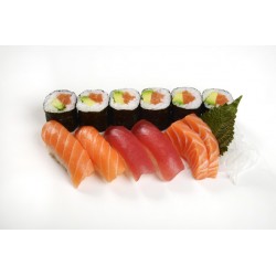 2 sushis saumon, 2 sushis thon, 6 makis saumon avocat et 2 sashimis saumon.