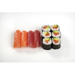 2 sushis saumon, 2 sushis thon, 6 makis saumon avocat.

Servi avec un accompagnement (soupe miso ou salade de chou).